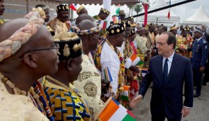 francois-hollande-accueilli-a-abidjan-au-premier-jour-de-sa-tournee-africaine-le-17-juillet-2014_4971795