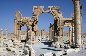 4782307_6_758e_l-arc-de-palmyre-photographie-en-juin-2010_ac55eee2bbdd563dc53f16a887ee032c