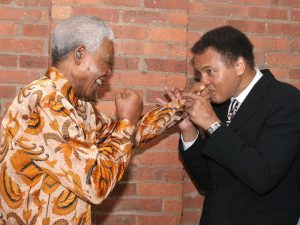 Mohammed-Ali-et-Nelson-Mandela-le-12-mai-2005