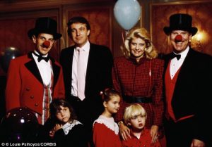 2ae8c7e800000578-3177472-new_york_real_estate_mogul_donald_trump_second_from_left_and_wif-m-20_1438099120105